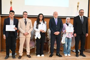 في لفته تقديرية.. رئيس جامعة سوهاج الأهلية يعزز ثقافة التفوق بتكريم أوائل الدفعة الأولى