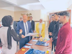 النعماني يتفقد المشروعات العملية لطلاب إعلام سوهاج الأهلية ويشيد بإبداعاتهم التطبيقية